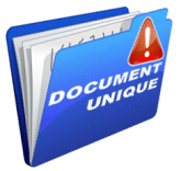Dossier bleu contenant des documents illustrant le document unique d'évaluation des risques professionnels